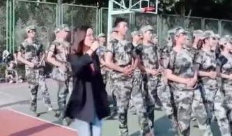 潍坊军训原视频吃瓜,原视频中的那些“吃瓜”瞬间