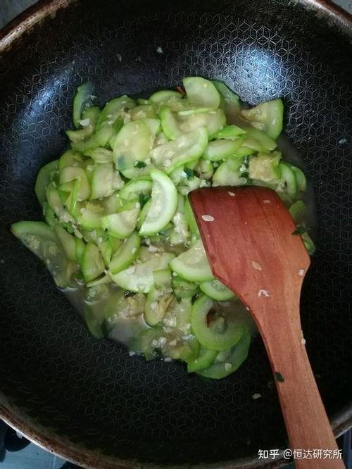 砍瓜能炒菜吃吗视频教程,砍瓜变美味，教你如何炒菜吃